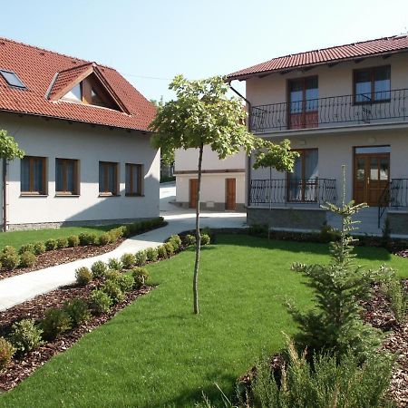 Hotel Penzion Karen Podhájska Esterno foto