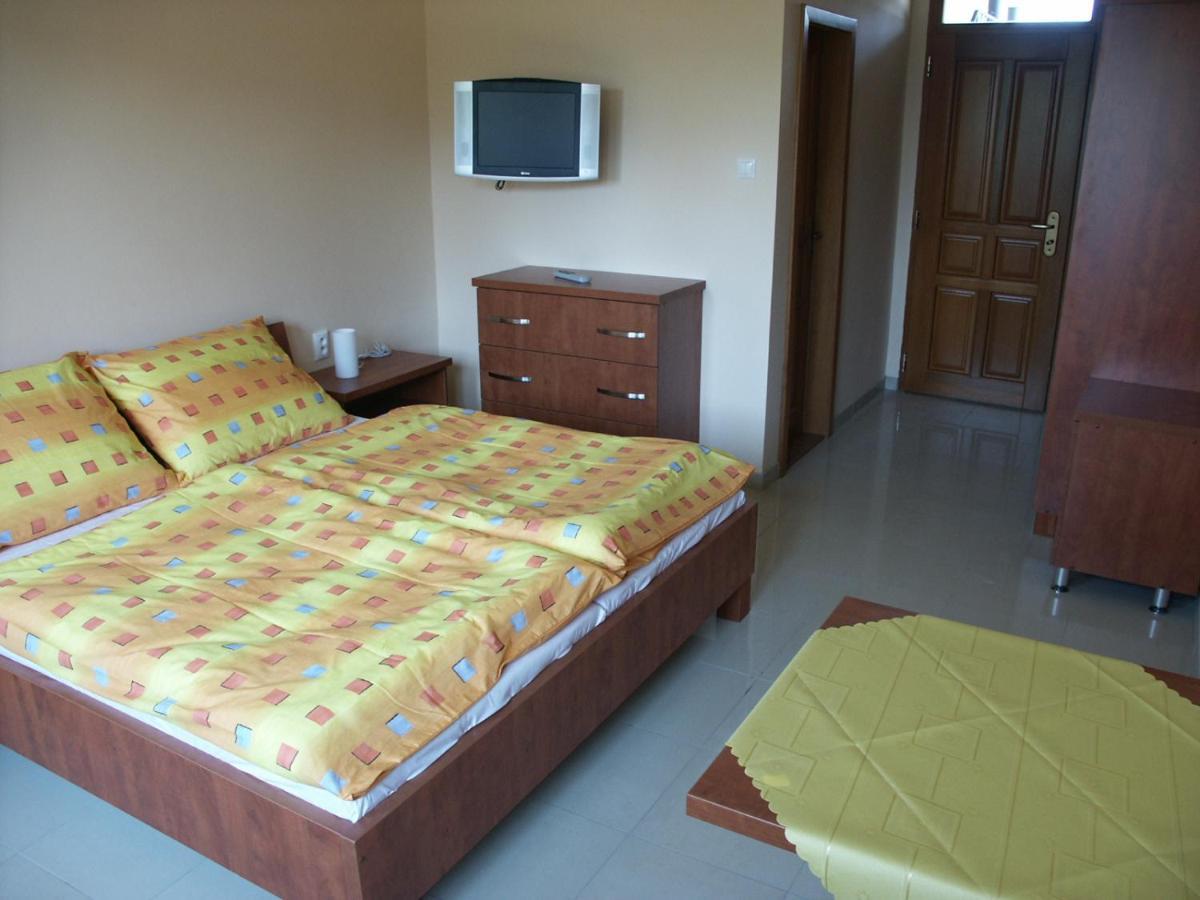 Hotel Penzion Karen Podhájska Esterno foto